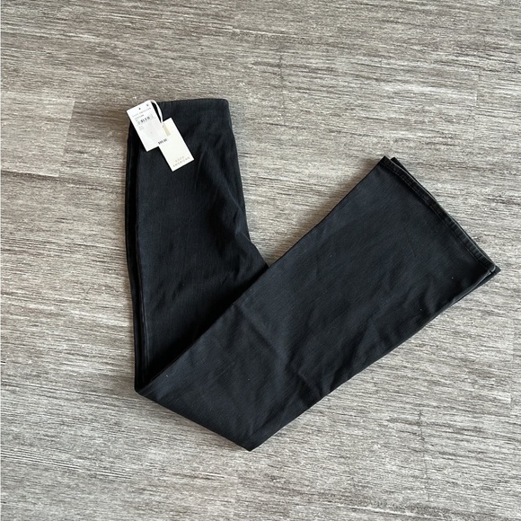 Good American flare jeans - Picture 3 of 8